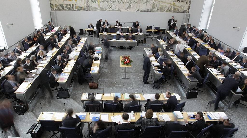 Steuerpanne im Bündner Parlament: Alle Grossrätinnen und Grossräte müssen Nachsteuern bezahlen. (Archivbild)