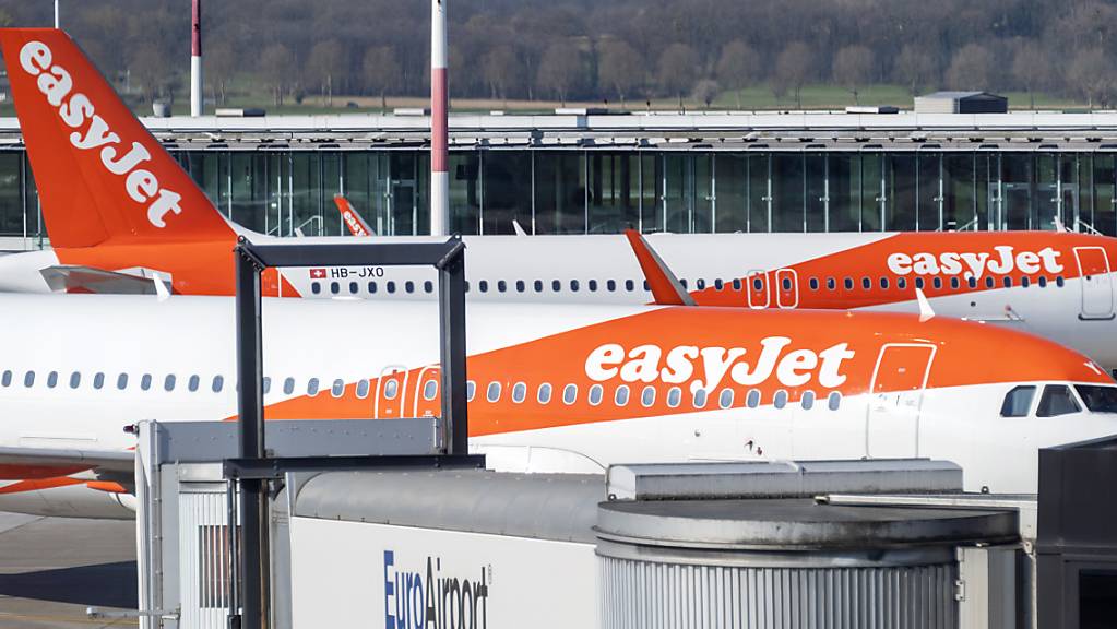 Parkierte Easyjet-Flugzeuge am Euroairport Basel-Mülhausen: Ab Mitte März hob kaum mehr ein Passagierflugzeug ab.