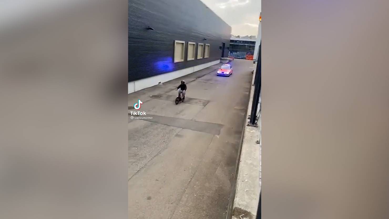 14-Jähriger fährt mit frisiertem Töffli der Polizei davon | TeleZüri