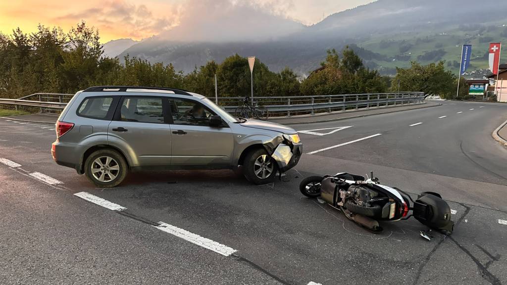Motorradfahrerin bei Unfall in Goldau SZ erheblich verletzt