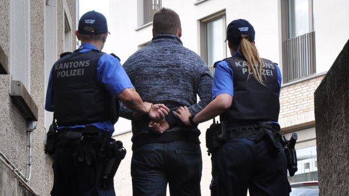 Mutmasslich mehrfacher Ladendieb in Villnachern festgenommen