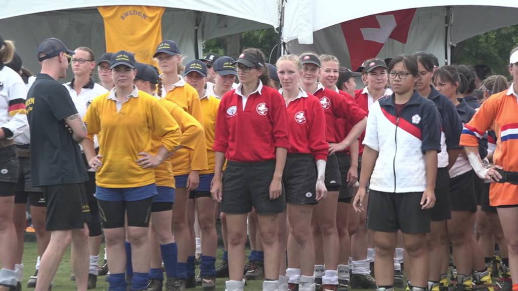 Bronze im Seilziehen