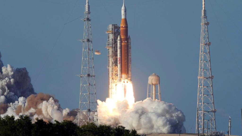 Start der Artemis-II-Mondrakete vom Kennedy Space Center in Cape Canaveral.