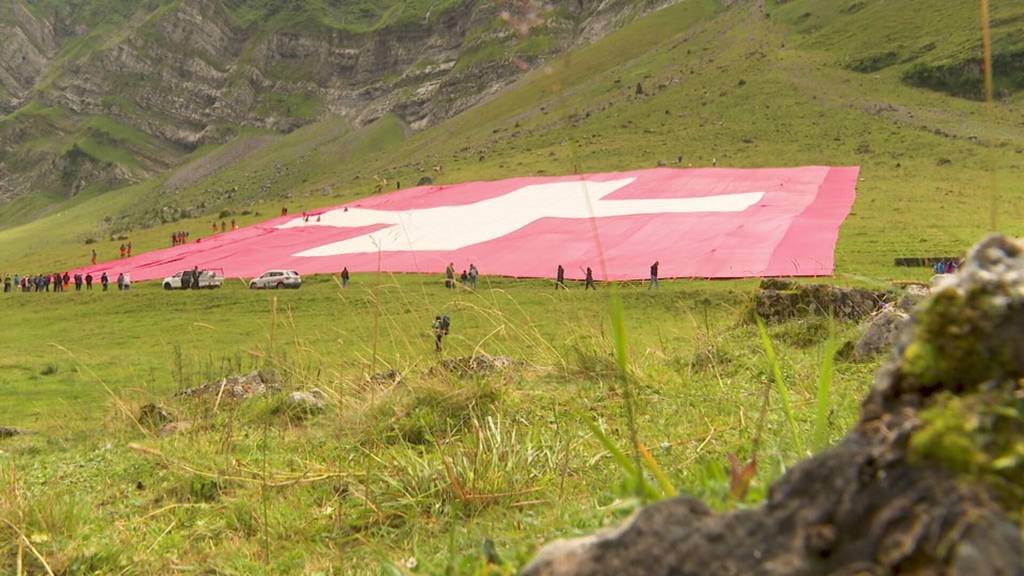 XXL-Schweizerfahne: Nicht am Säntis aufgehängt und trotzdem gerissen