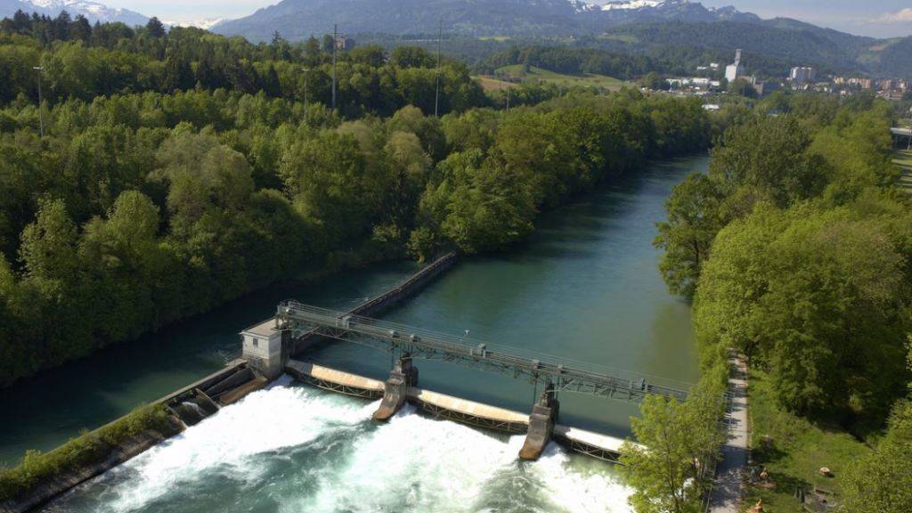 Das CKW-Wasserkraftwerk Rathausen an der Reuss.
