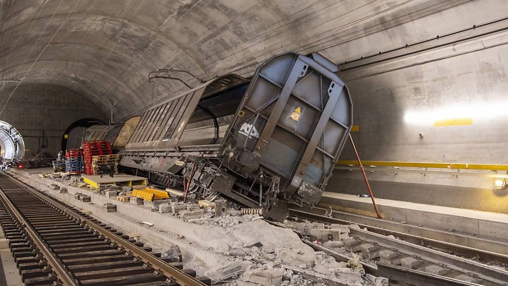 Die Weströhre des Bahn-Basistunnels durch den Gotthard dürfte erst im September 2024 wieder befahrbar sein. (Archivbild)