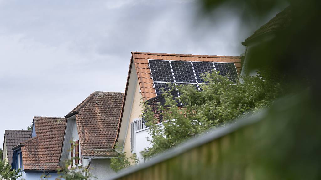 Die Immobilienbranche ist derzeit für den Wohnimmobiliensektor positiv gestimmt - unter anderem aufgrund steigender Preise. (Archivbild)