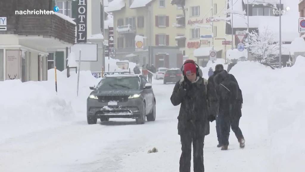 Andermatt versinkt im Schnee