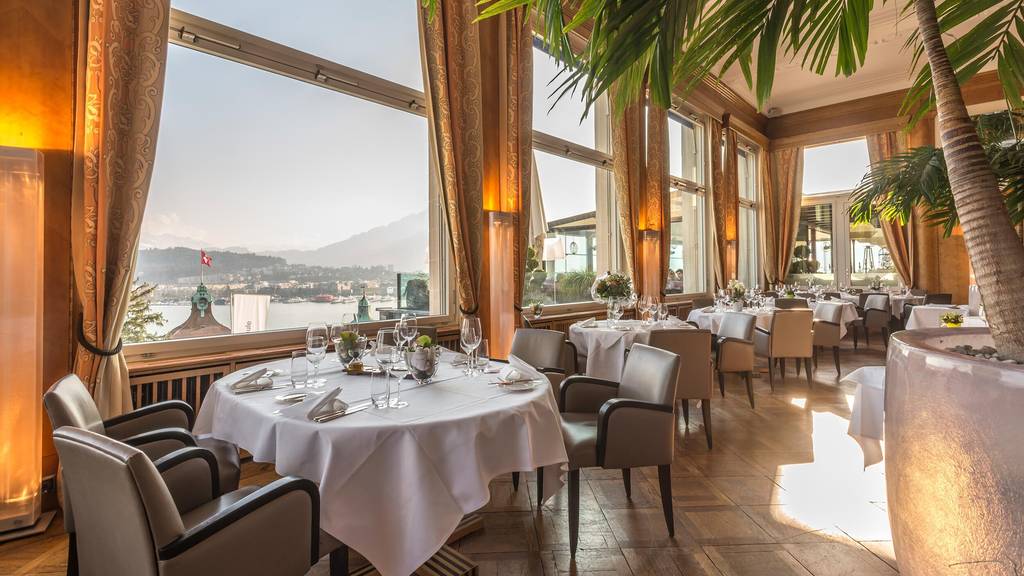 Art Deco Hotel Montana scala-restaurant-hotel-montana-luzern-03