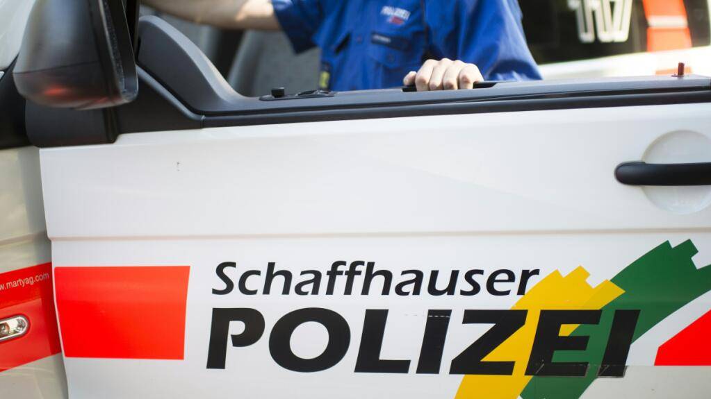 Die Schaffhauser Kantonspolizei klärt ab, weshalb ein Kind und ein Linienbus zusammenstiessen. (Symbolbild)