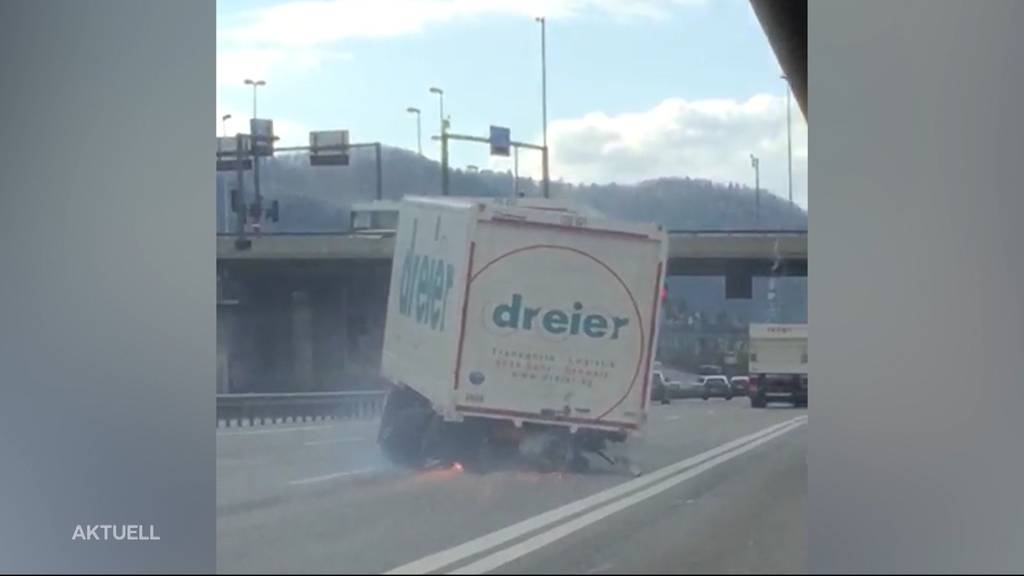 Funkensprühender LKW auf der A1