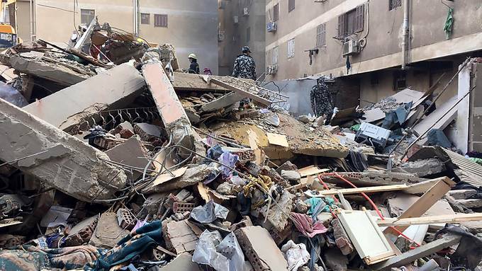 Wohngebäude stürzt in Kairo ein - acht Tote
