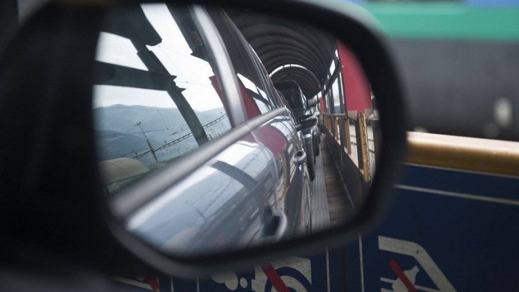 Der Simplon-Autoverlad verbindet Brig im Wallis mit Iselle di Trasquera in Italien und führt durch den Simplon Eisenbahntunnel. (Archiv)