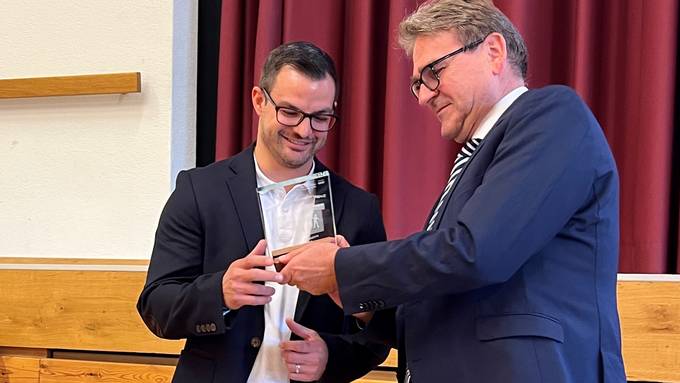 Kanton Zug ehrt Streitschlichter mit Preis für Zivilcourage