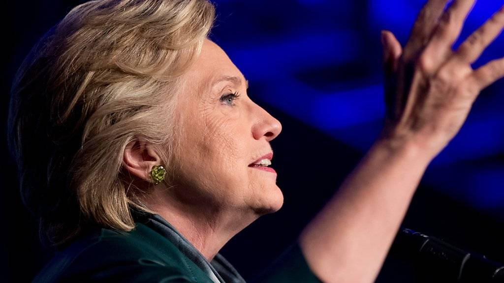 Gegen ihre Partei hat die russische Regierung Hackerangriffe unternommen: die demokratische Präsidentschaftskandidatin Hillary Clinton an einer Wahlveranstaltung am Mittwoch in Washington.