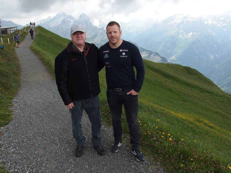 Schwingerkönig Matthias Glarner und Radio Pilatus Reporter Hanspeter Gloor auf dem Alpentower