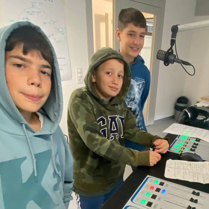 Zürcher Kids machen Radio im Wallis