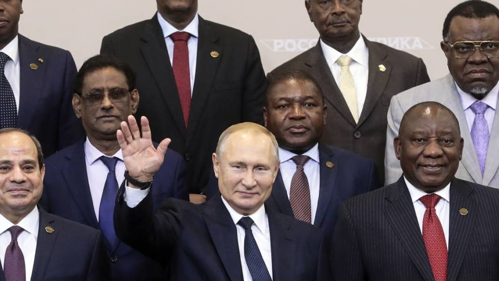 Am ersten Russland-Afrika-Gipfel nahmen rund 10'000 Vertreter aus mehr als 50 Ländern Afrikas teil, darunter mehr als 40 Staats- und Regierungschefs.