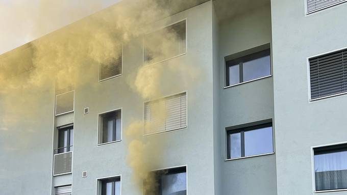 Brand in Mehrfamilienhaus richtet hohen Sachschaden an