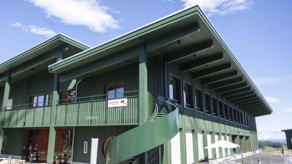 Die Finanzierung der Kosten, welche Schulhäuser verursachen, hat das Klima zwischen Kanton und Gemeinden gestört. (Archivaufnahme des neuen Schulhauses Littau Dorf)