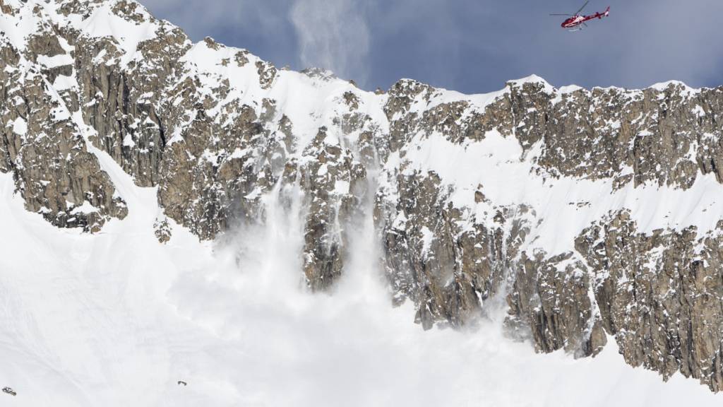 Im Kanton Wallis hat sich die Lawinengefahr zugespitzt. (Symbolbild)