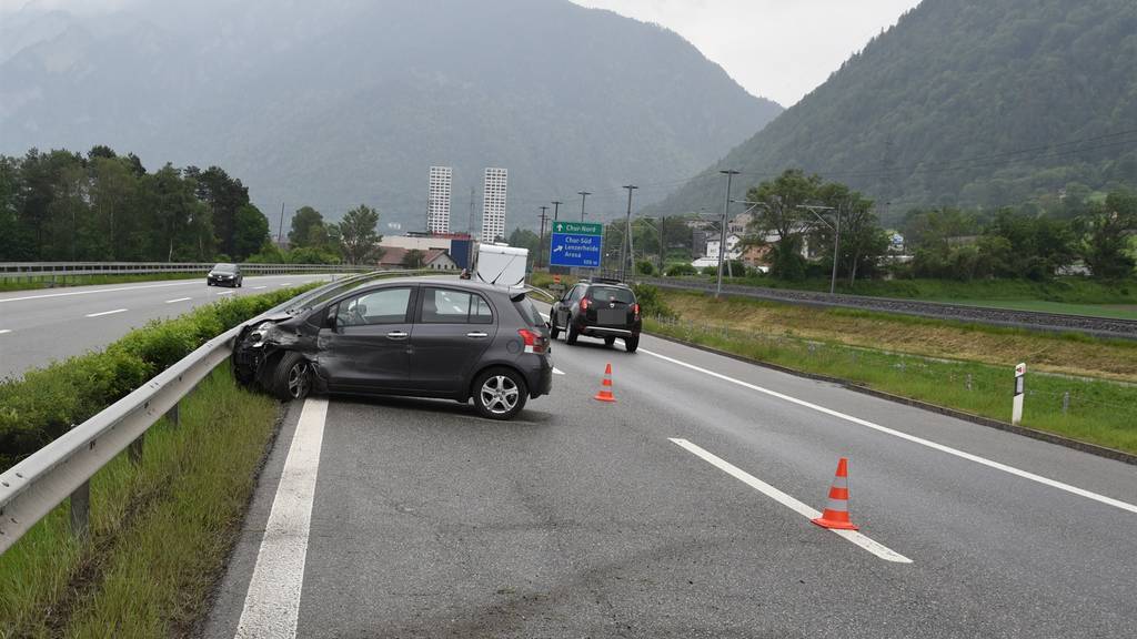 Unfall auf der A13: Die Kapo Graubünden sucht Zeugen.