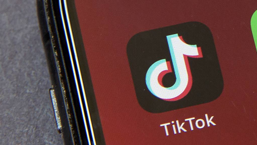 In den USA hat eine Richterin eine Anordnung ausgesetzt, die das Schicksal des Social-Media-Dienstes Tiktok besiegeln würde. (Archivbild)