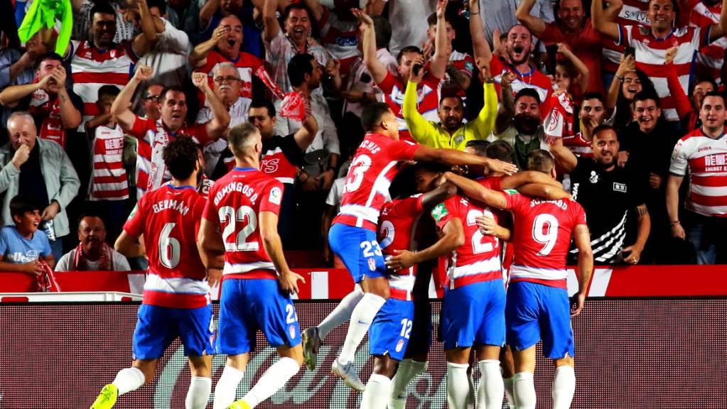 Der grenzenlose Jubel der Kleinen: Granadas Spieler freuen sich nach dem Tor zum 1:0 gegen den grossen FC Barcelona
