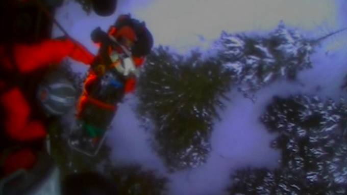 Skitourengänger von Bär angegriffen - Küstenwache rettet Verletzten