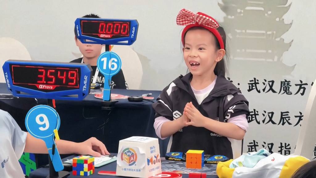 Sechsjährige Chinesin knackt Weltrekord mit dem Rubiks Cube