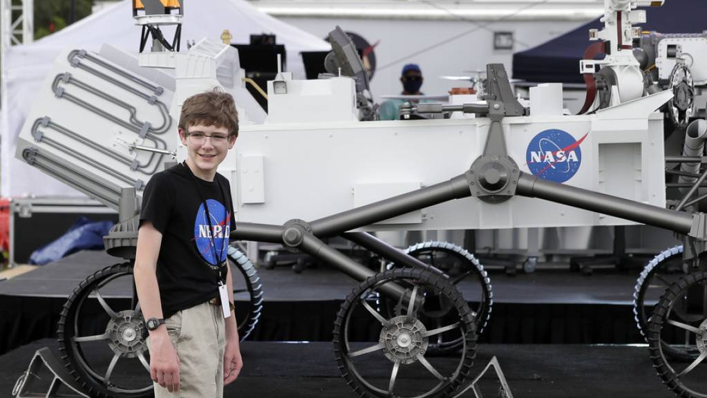 Alexander Mather aus Burke, Virginia, wird die Marsmission wohl besonders gespannt verfolgen. Er hat dem Rover (hier ein Modell) im Rahmen eines Wettbewerbs den Namen «Perseverance» gegeben.