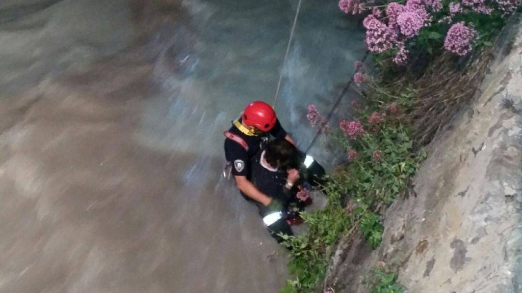 Mit einer provisorischen Seilsicherung und einem Hubretter wurde am Wochenende ein Mann aus dem Bünder Bergfluss Plessur gerettet.
