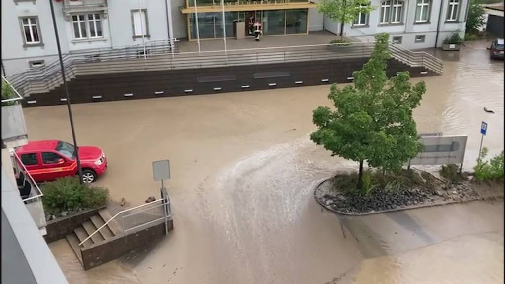 Heftiges Unwetter: In Rorschacherberg verwandeln sich Strassen in Bäche