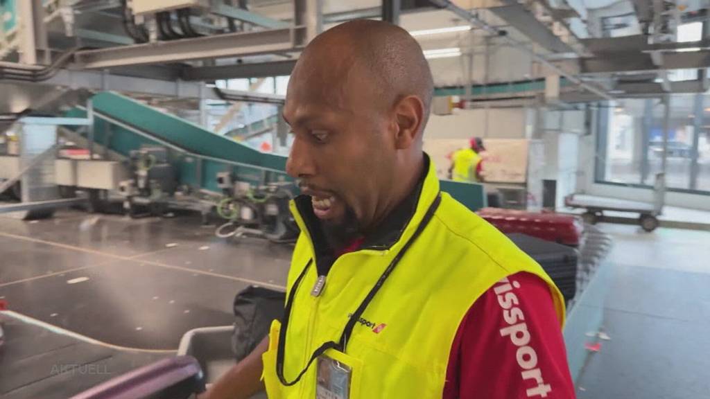 Gepäckabfertiger spüren den Ferienflugverkehr