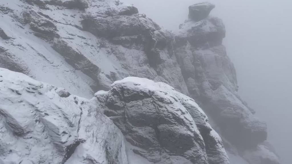 Erster Schnee in höheren Lagen