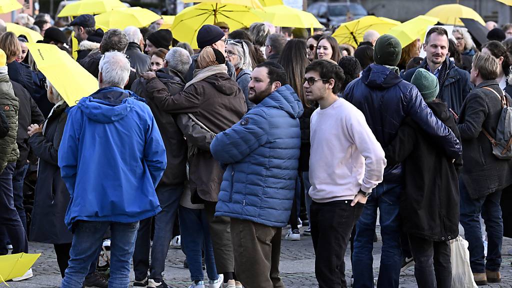 Nach dem Messerangriff auf einen orthodoxen Juden in Zürich fand am Sonntag eine Mahnwache statt. Am Montagmorgen war der Angriff Thema im Zürcher Kantonsrat. (Archivbild)