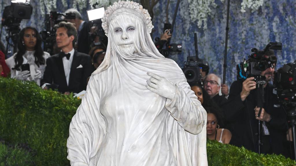 Zwischen Haute Couture und Halloween-Kostümen: Die verrücktesten Outfits der Met-Gala