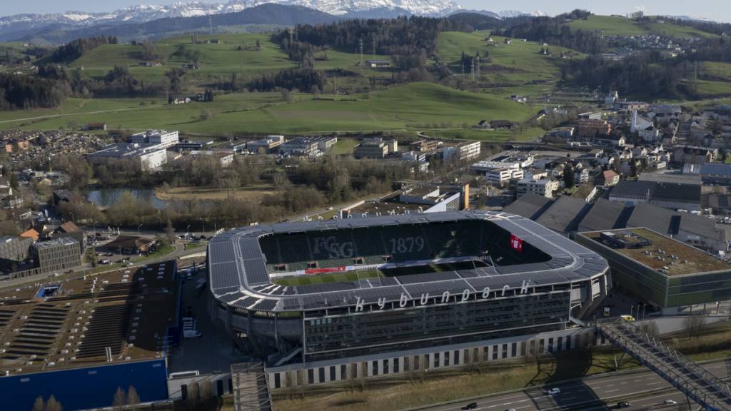 Während der Spiele der Frauen-EM gilt rund um das Stadion in St. Gallen ein Flugverbot für Drohnen. (Archivbild)