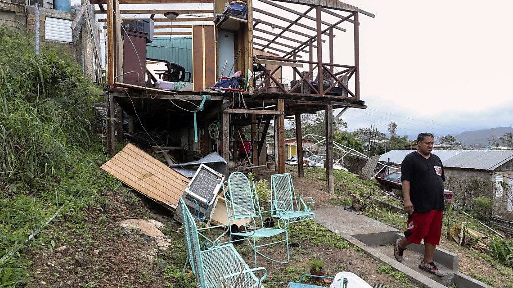 «Maria» hat mehrere Karibikinseln schwer verwüstet. Nun hat sich der Sturm abgeschwächt.