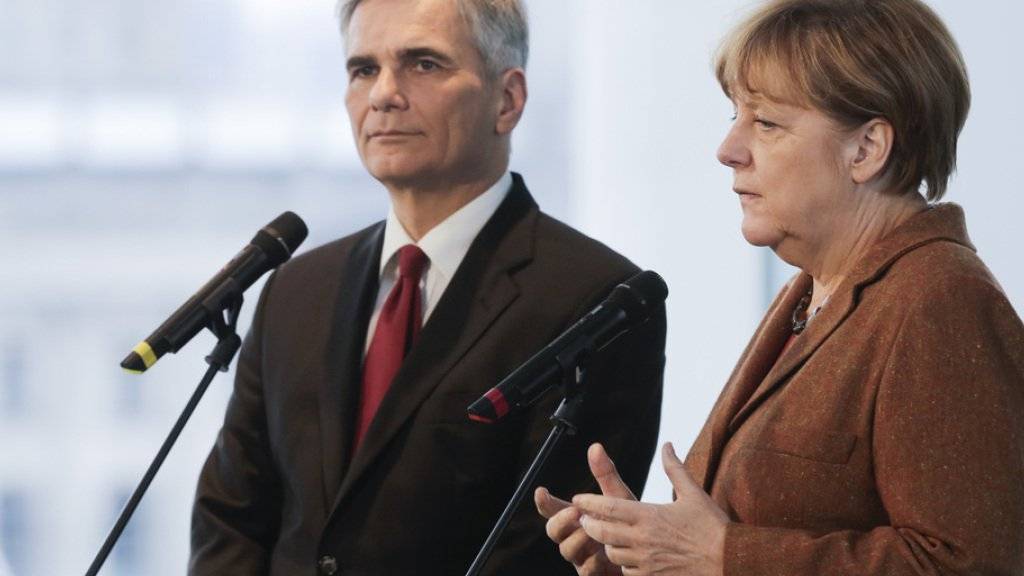 Die deutsche Kanzlerin Angela Merkel (rechts) und ihr österreichische Amtskollege Werner Faymann trafen sich in Berlin, um die Flüchtlingsproblematik zu diskutieren.