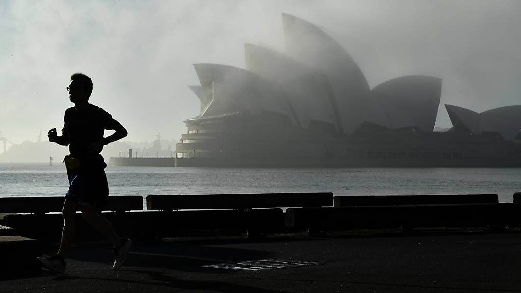 Morning fog lifts over the Sydney Opera House in Sydney, Sunday, October 3, 2021. (AAP Image/Joel Carrett) NO ARCHIVING