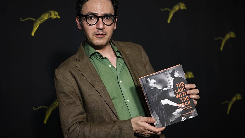 Ehsan Khoshbakht hat zusammen mit dem Filmarchiv Cinémathèque suisse die Retrospektive am Locarno Film Festival zur US-amerikanischen Produktionsfirma Columbia Pictures kuratiert. 44 Filme geben einen Einblick in die Goldene Zeit der Hollywood-Studios von 1929 bis 1959.