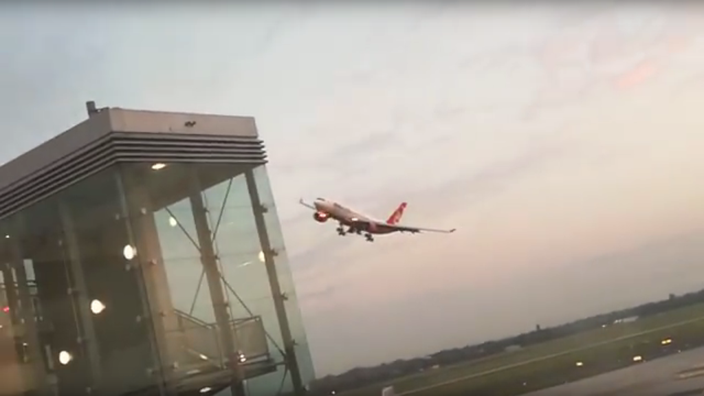 Pilot «sagt» tschüss mit Durchstartemanöver