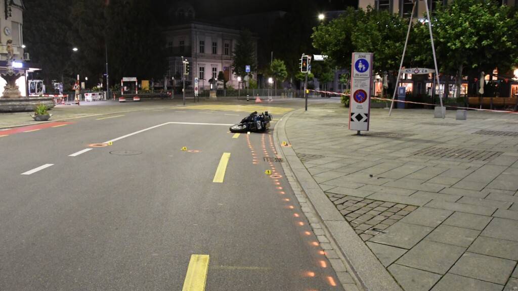 Bei einem Selbstunfall in Chur verletzte sich ein Töfffahrer schwer.