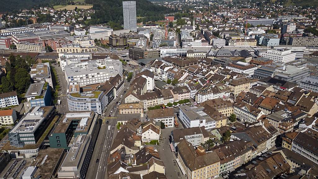 In der Altstadt von Winterthur - und möglicherweise im Zusammenhang mit dem Weltfrauentag am Samstag - führten rund 150 überwiegend weibliche Teilnehmende am Freitagabend eine Kundgebung durch. Diese war allerdings nicht bewilligt. (Archivbild)