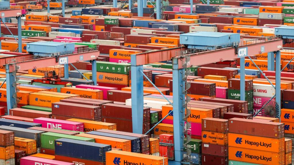 Die US-Zollpolitik trübt den Ausblick der exportierenden Ostschweizer Industrie. (Symbolbild)