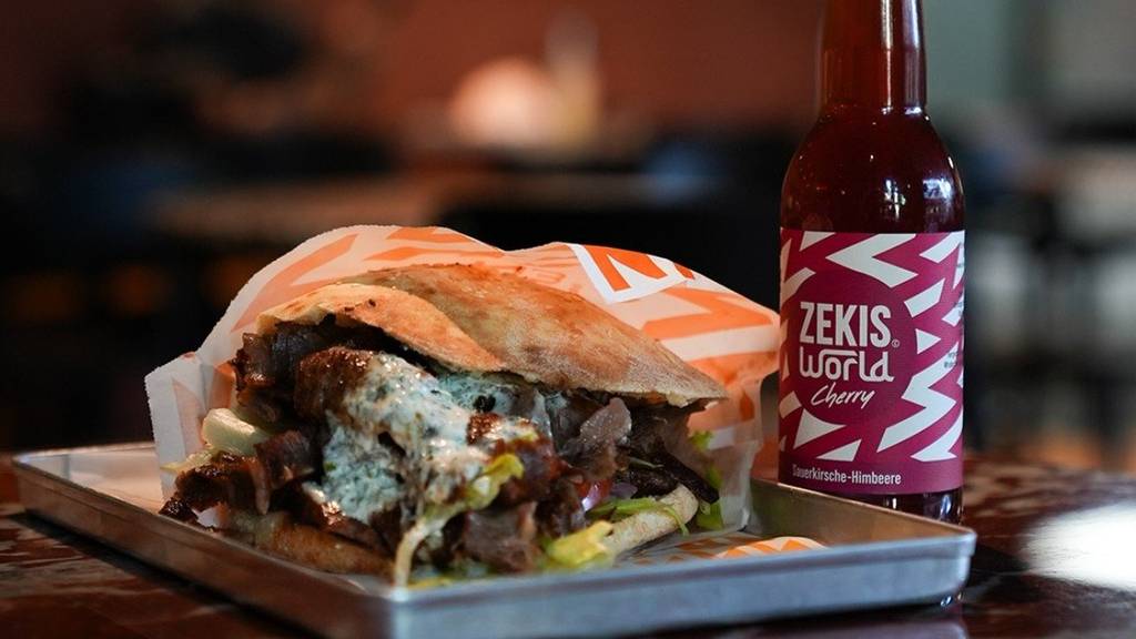 Wegen Balkan Beats gibts Gratis-Drinks bei Zekis Restaurant
