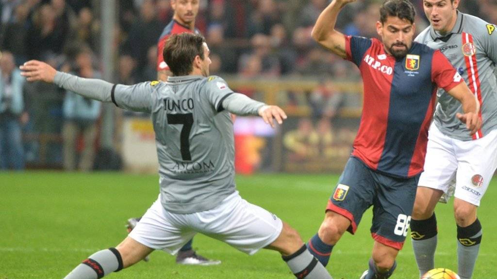 Sensation: Alessandrias Antimo Iunco (Nummer 7, hier im Achtelfinal gegen Genoa) erreichte mit dem Drittligisten die Halbfinals der Coppa Italia. (Archivbild)