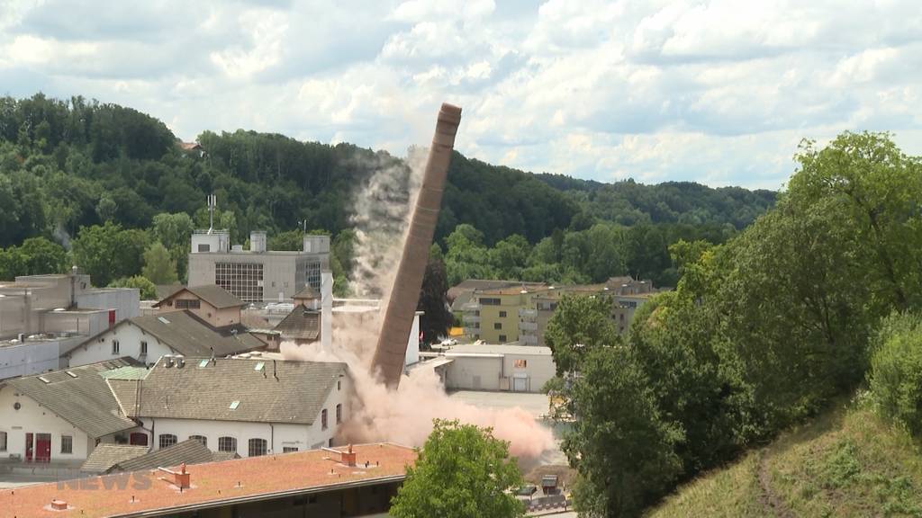 118 Jahre alter Kaminturm in Neuenegg gesprengt