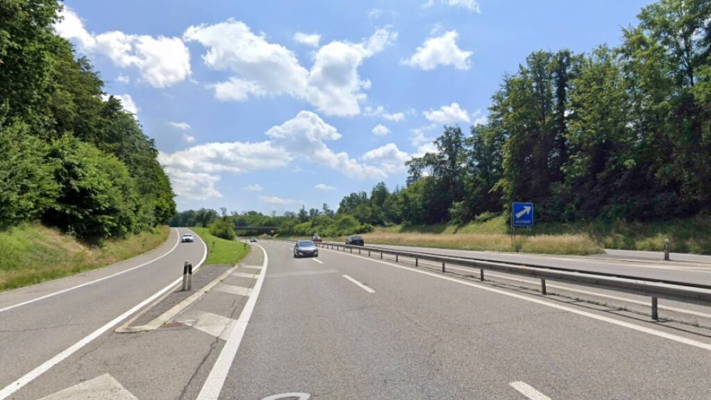 Für den Autobahnzubringer zwischen Aarau und Rupperswil liegen die Pläne zur Bereinigung der Baulinien auf.